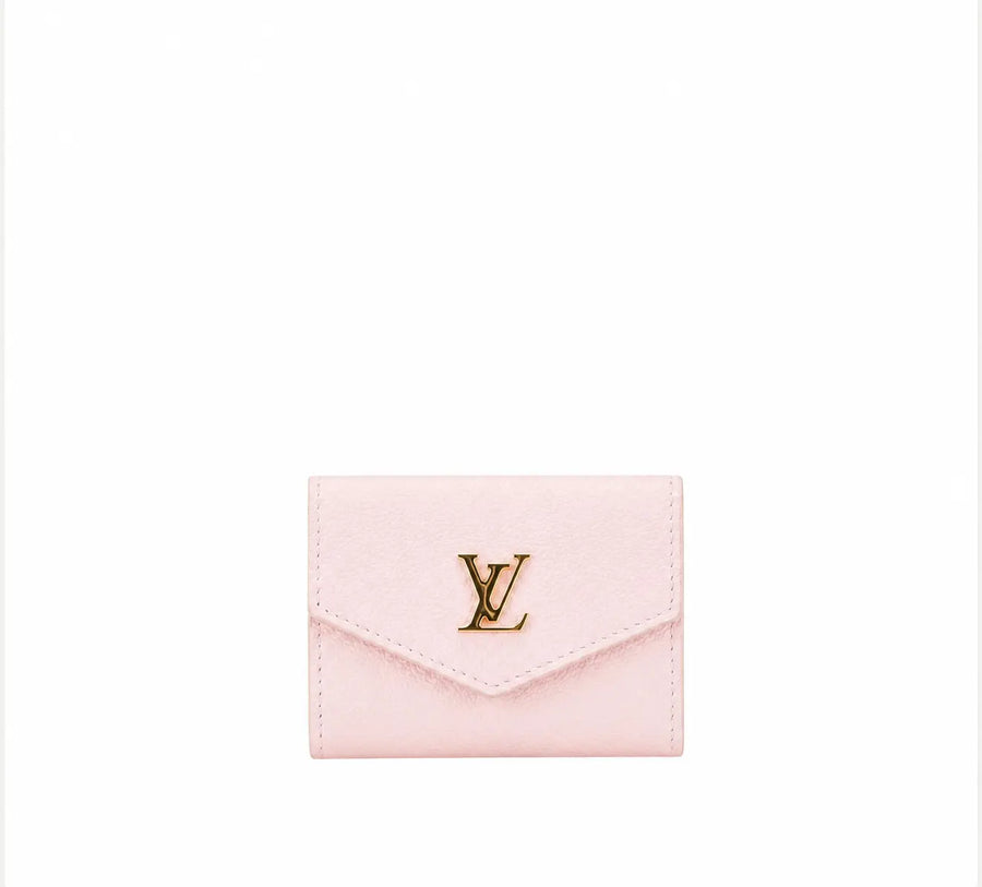 Portefeuille Compact Louis Vuitton Lockmini en Cuir Rose Poudré Avaia